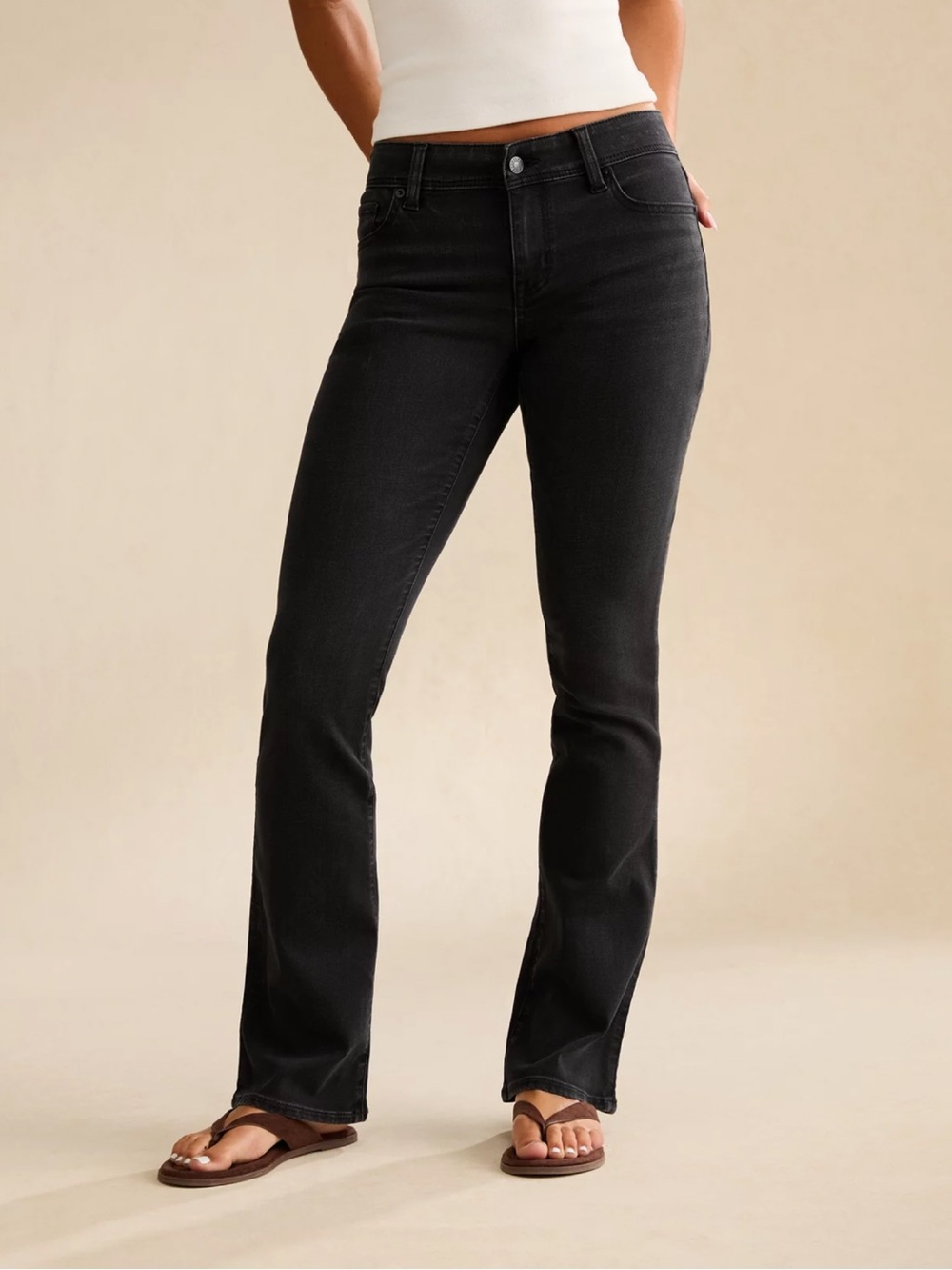 American Eagle Low-Rise Kick Bootcut Jean in Black Size 18 Regular